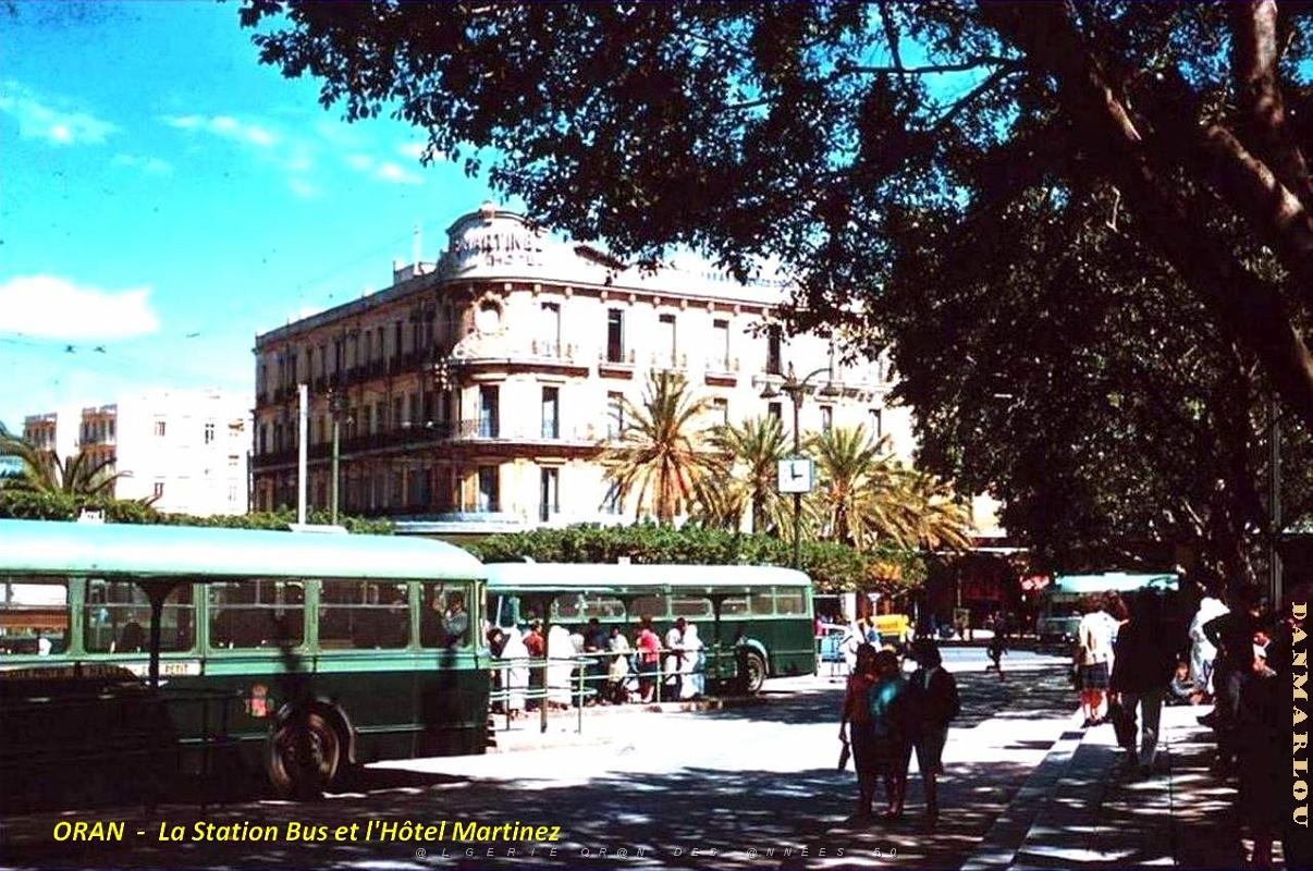Oran - Place d'Armes - Station Bus et Hotel Martinez.jpg